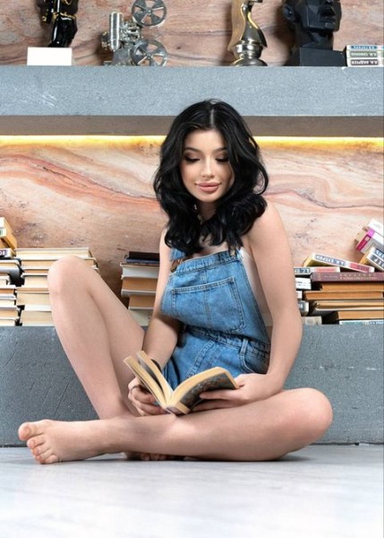 Проститутка Мия Мия